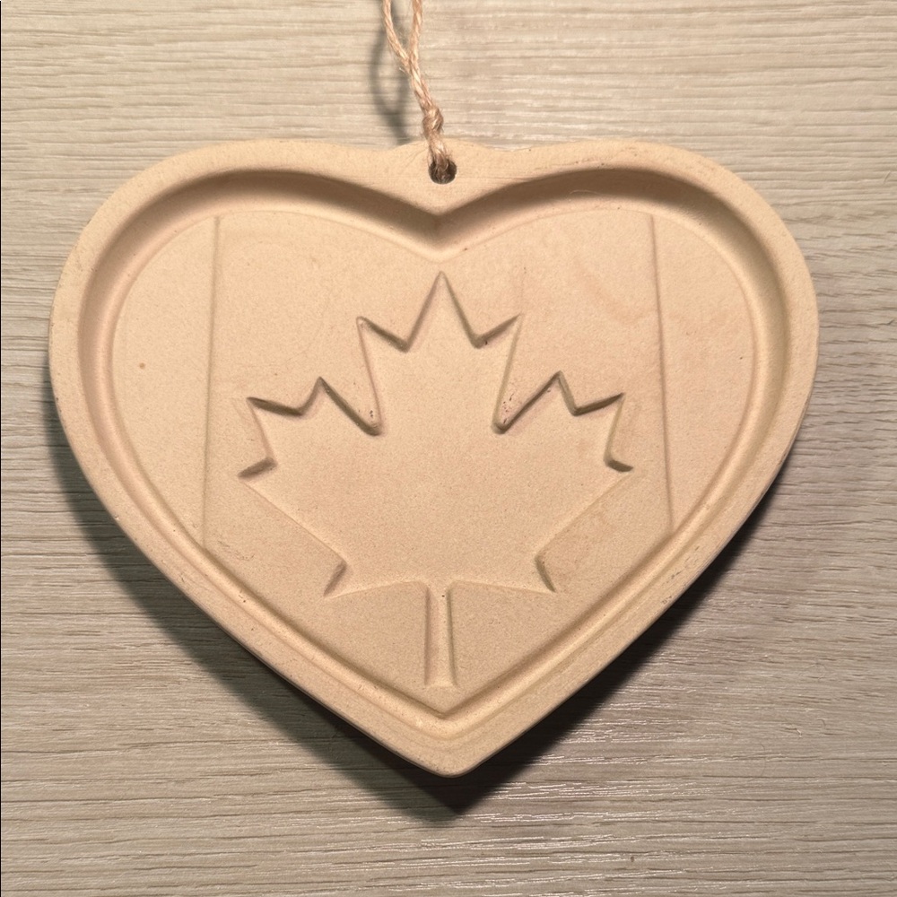 Pampered Chef 2000 heart of Canada 2000